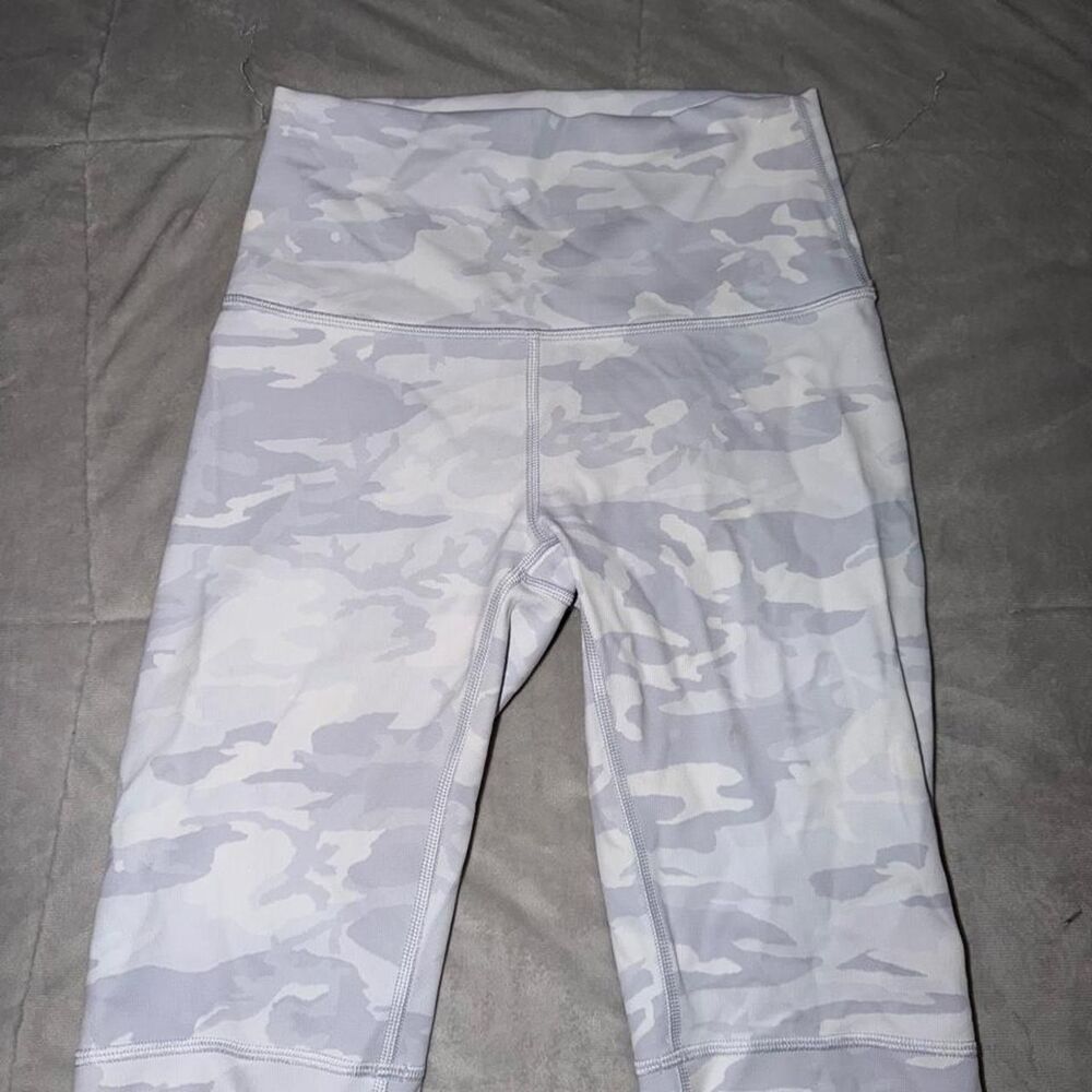 Lululemon Women's White and Grey Shorts